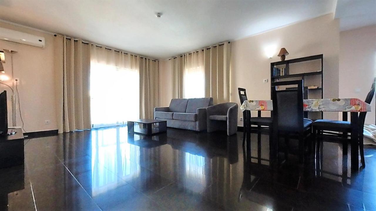 Apartamentos Turisticos Rocha Tower 3 ปอร์ติเมา ภายนอก รูปภาพ